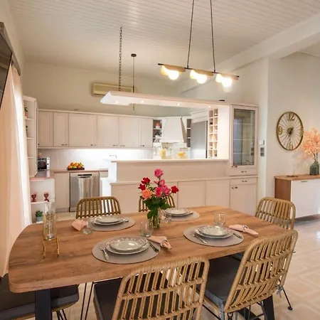 Dolce Favola Nomad Casa - Kalamata's Getaway *