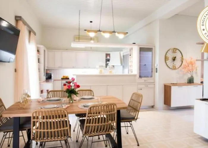 Dolce Favola Nomad Casa - Kalamata's Getaway *