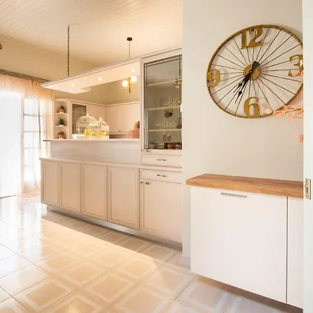 Dolce Favola Nomad Casa - Kalamata's Getaway 卡拉马塔