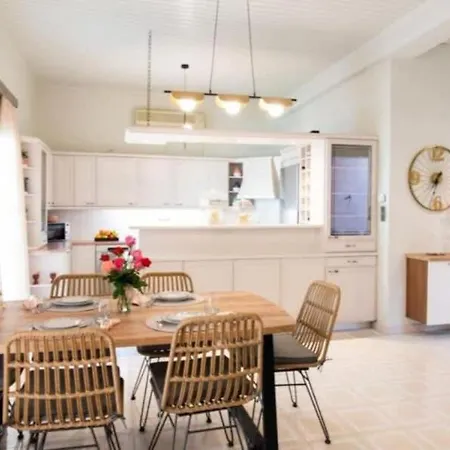 Dolce Favola Nomad Casa - Kalamata's Getaway *