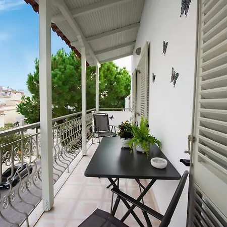 Dolce Favola Nomad Casa - Kalamata's Getaway 卡拉马塔