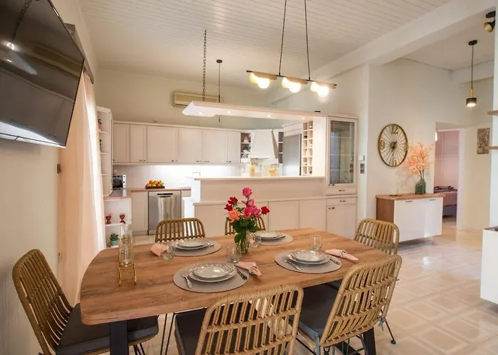 Dolce Favola Nomad Casa - Kalamata's Getaway *