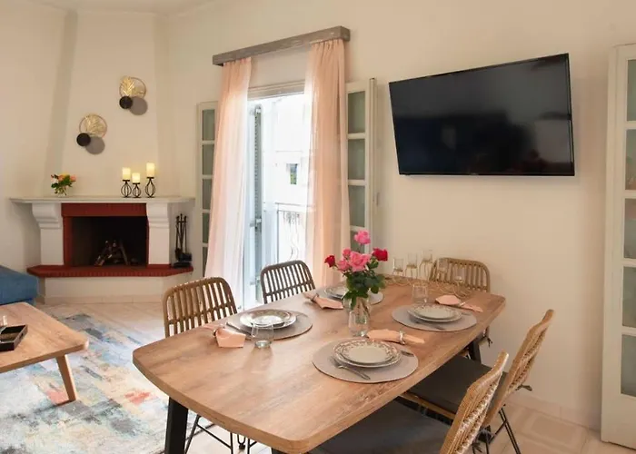 Dolce Favola Nomad Casa - Kalamata's Getaway דירה קלמאטה